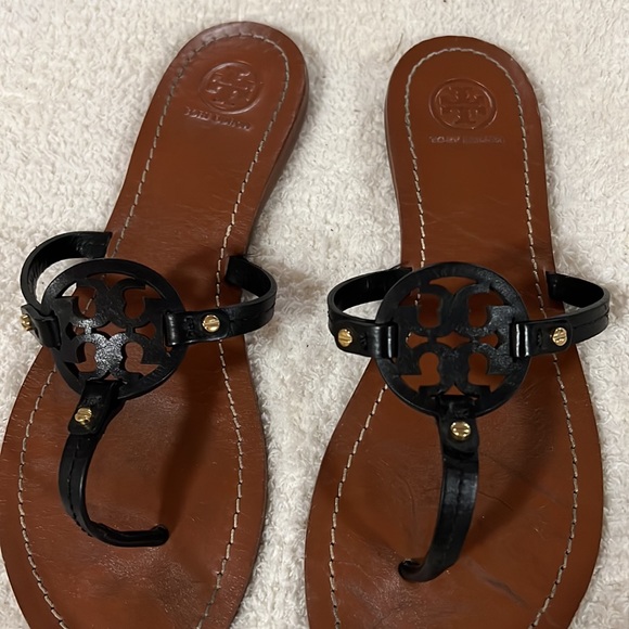 Tory Burch Logo Black Flip Flop Sandals - Picture 3 of 5